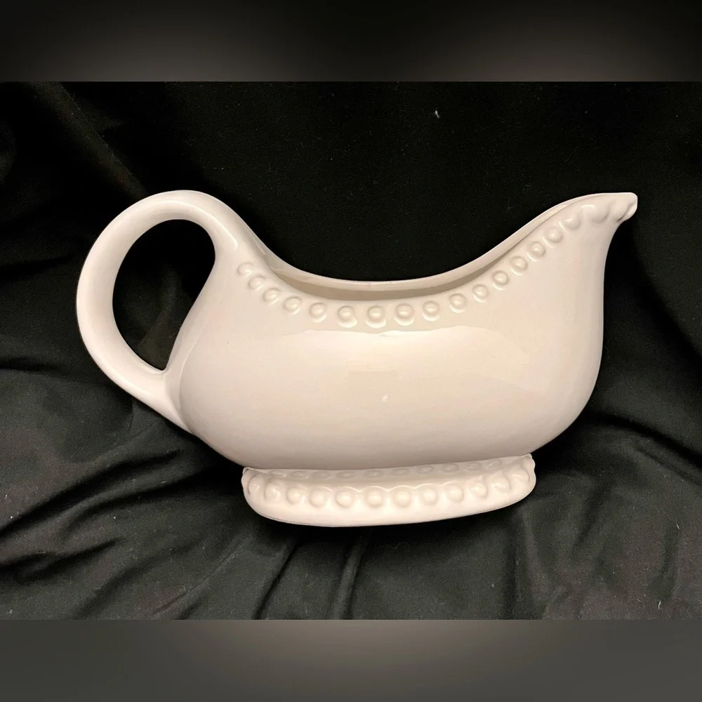 Tabletops Gallery White Ceramic Beaded Gravy Boat Farmhouse Serveware